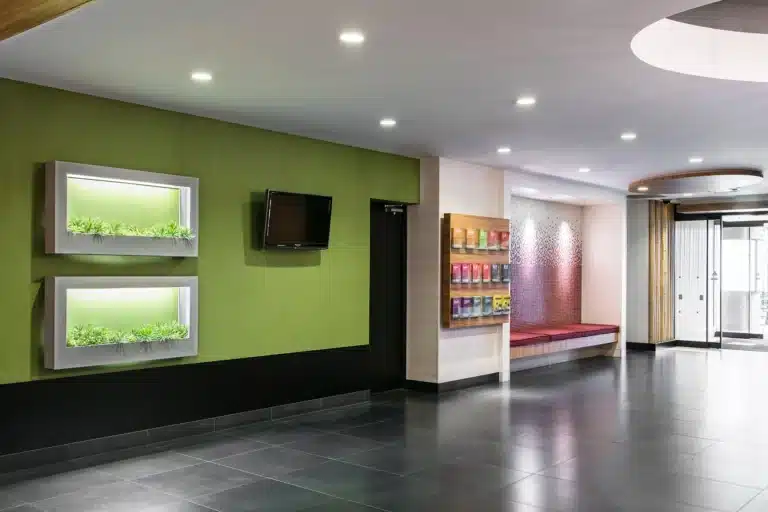 6526ba89901c937c38b6601d_bik_pg_lobby03