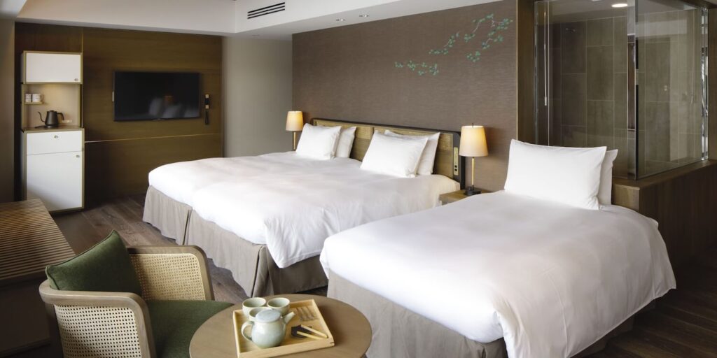 img_rooms_deluxe-grand-twin02