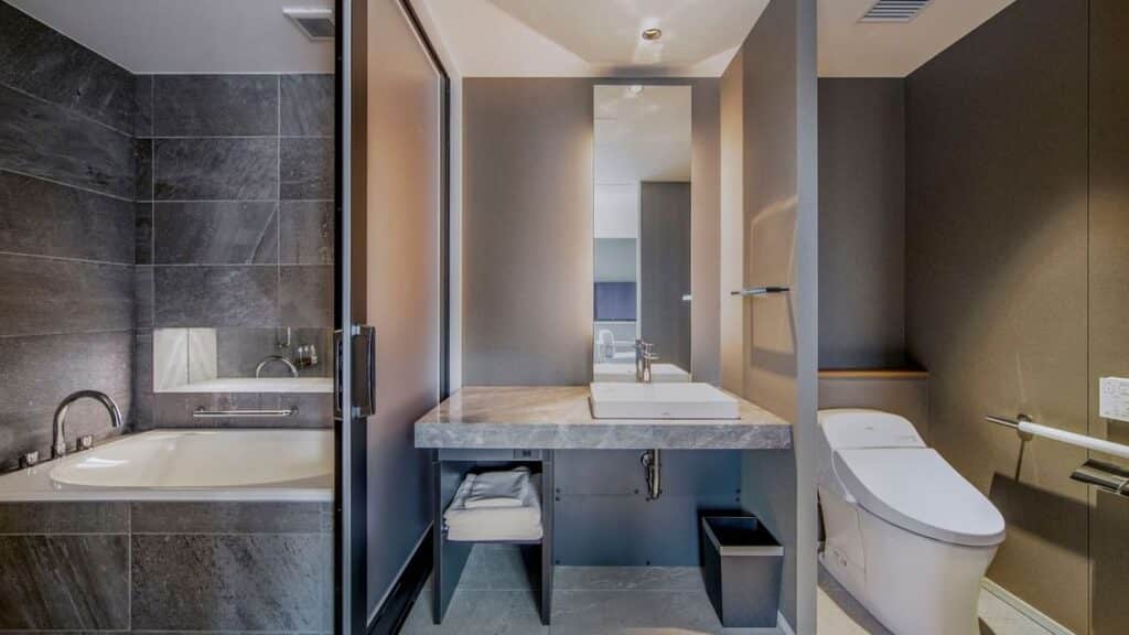 park-hotel-kyoto-oike-suite-bathroom_wide