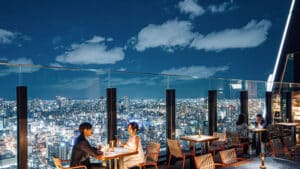 מרפסת Crudo Deck במלון Centara Grand Osaka