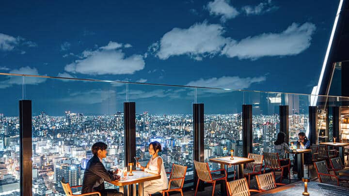 מרפסת Crudo Deck במלון Centara Grand Osaka
